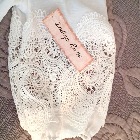 New! Lace Blouse! - Picture 7 of 7
